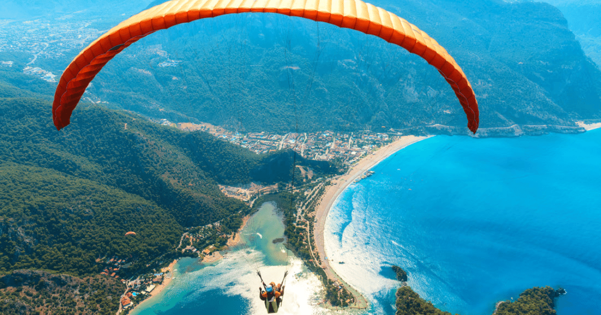Paragliding in Oludeniz: Experiencing the Best of What to Do in Oludeniz